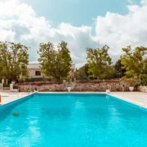 Idea regalo Giornata a bordo piscina per la famiglia – Ostuni, Puglia