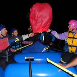 Idea regalo Moonlight Rafting: Discesa Rafting al Chiaro di Luna – Sondrio